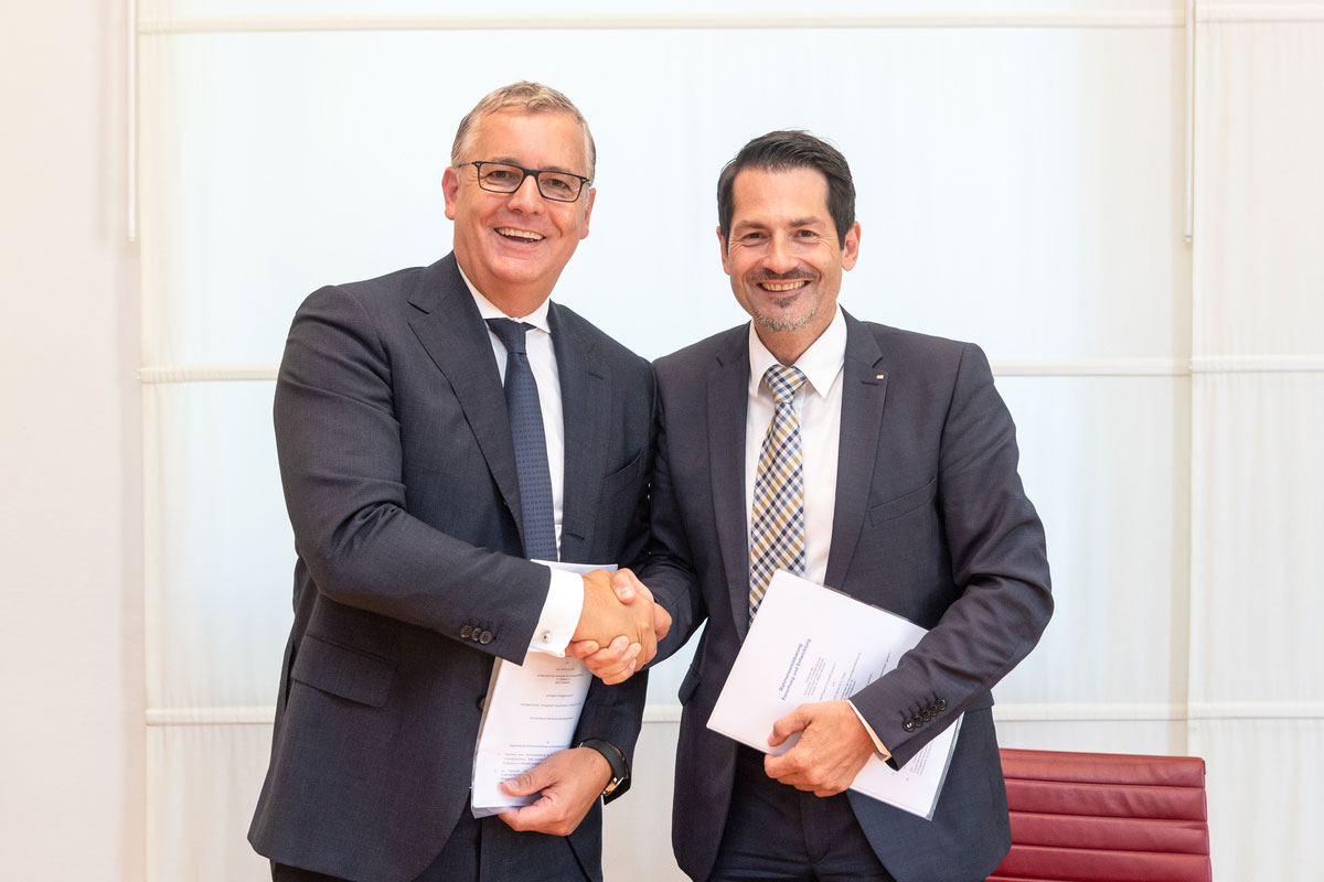 v.l.n.r.: Dr. Toralf Haag, Vorsitzender der Konzerngeschäftsführung der Voith Group und Prof. Dr. Thomas Hofmann, designierter Präsident der TUM. Foto: Andreas Heddergott / TUM v.l.n.r.: Dr. Toralf Haag, Vorsitzender der Konzerngeschäftsführung der Voith Group und Prof. Dr. Thomas Hofmann, designierter Präsident der TUM. Foto: Andreas Heddergott / TUM