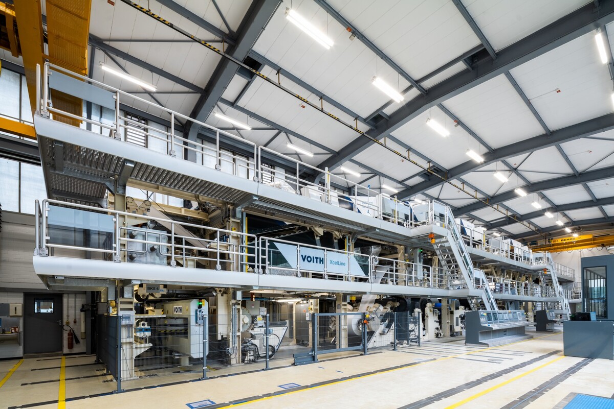 Mit der modernisierten Versuchsstreichmaschine ermöglicht Voith äußerst flexible Pilotversuche für alle Sorten von gestrichenen Papieren in Heidenheim. Mit der modernisierten Versuchsstreichmaschine ermöglicht Voith äußerst flexible Pilotversuche für alle Sorten von gestrichenen Papieren in Heidenheim.