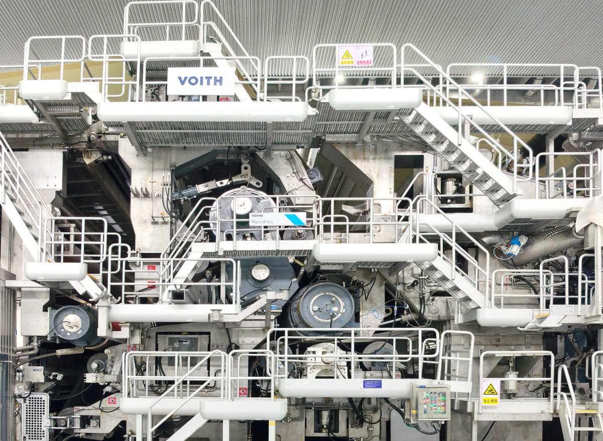 Voith und Wuzhou Specialty Paper nehmen erste DuoCentri NipcoFlex‑Presse mit Center Belt erfolgreich in Betrieb