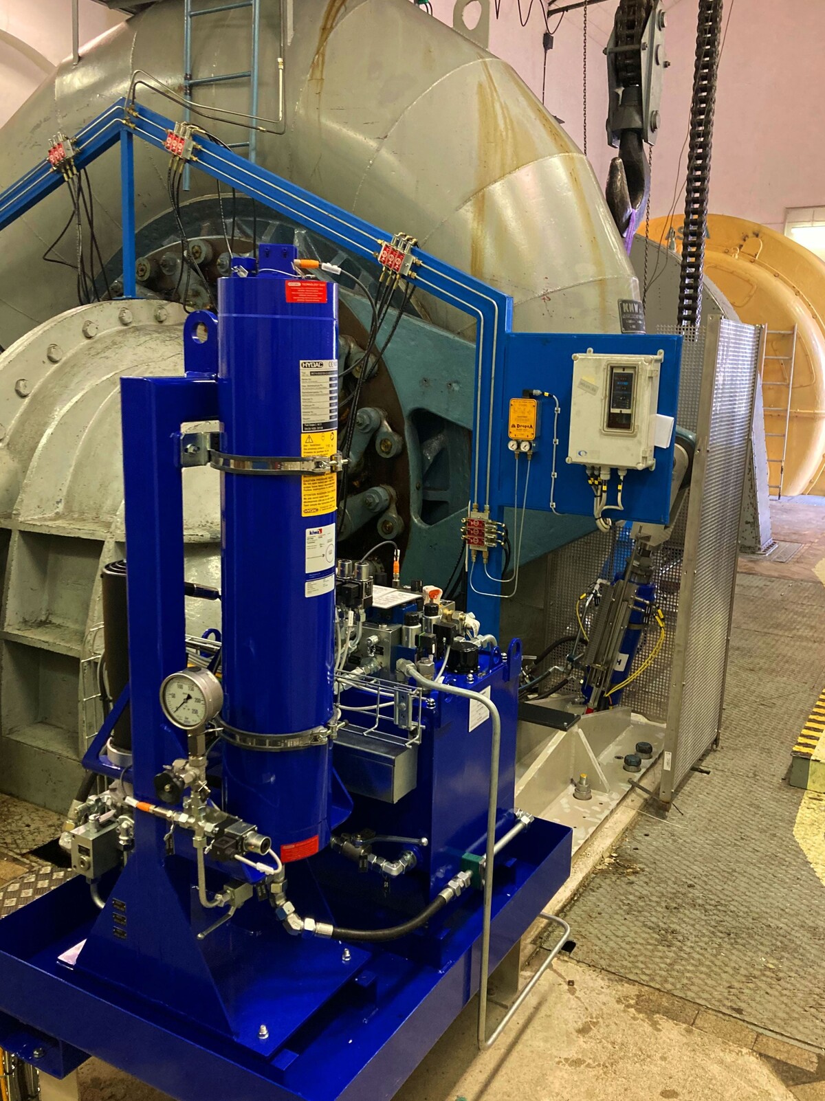 The HyCon GoHybrid in operation at the Nain hydropower station. The HyCon GoHybrid in operation at the Nain hydropower station.