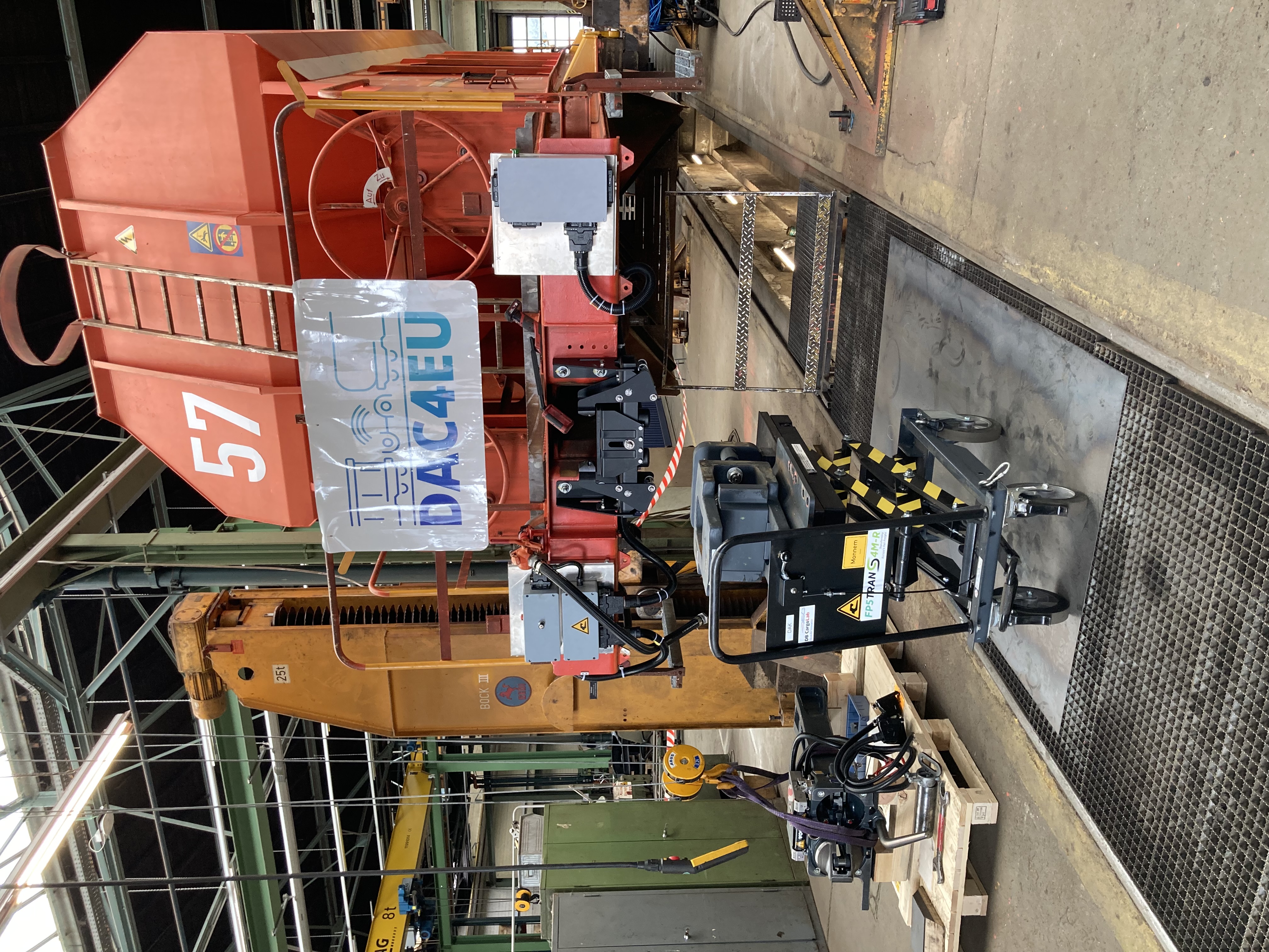 At an event hosted by WLE in cooperation with DAC4EU, interested parties gained insights into the easy installation of CargoFlex and had the opportunity to see the wagons with DAC that are already in use.