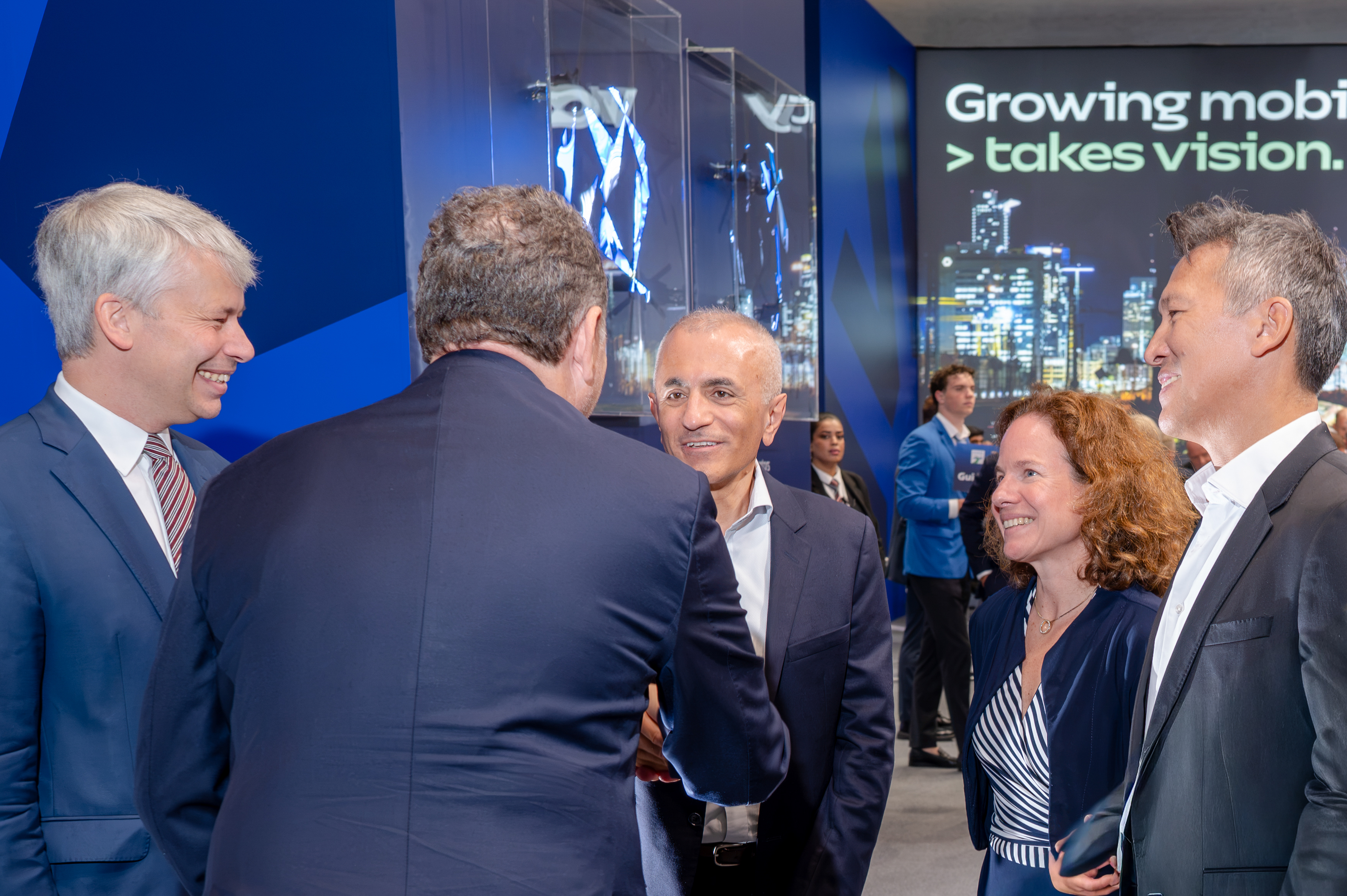 From left to right: Steffen Bilger, Germany’s Federal Minister of Transport; Philippe Tabarot, Minister of Transport of France; M&uuml;sl&uuml;m Yakisan, CEO of Voith Turbo Rail & Marine; Denise Kurtulus, CEO of Voith Turbo; Dirk Hoke, CEO of Voith Group.