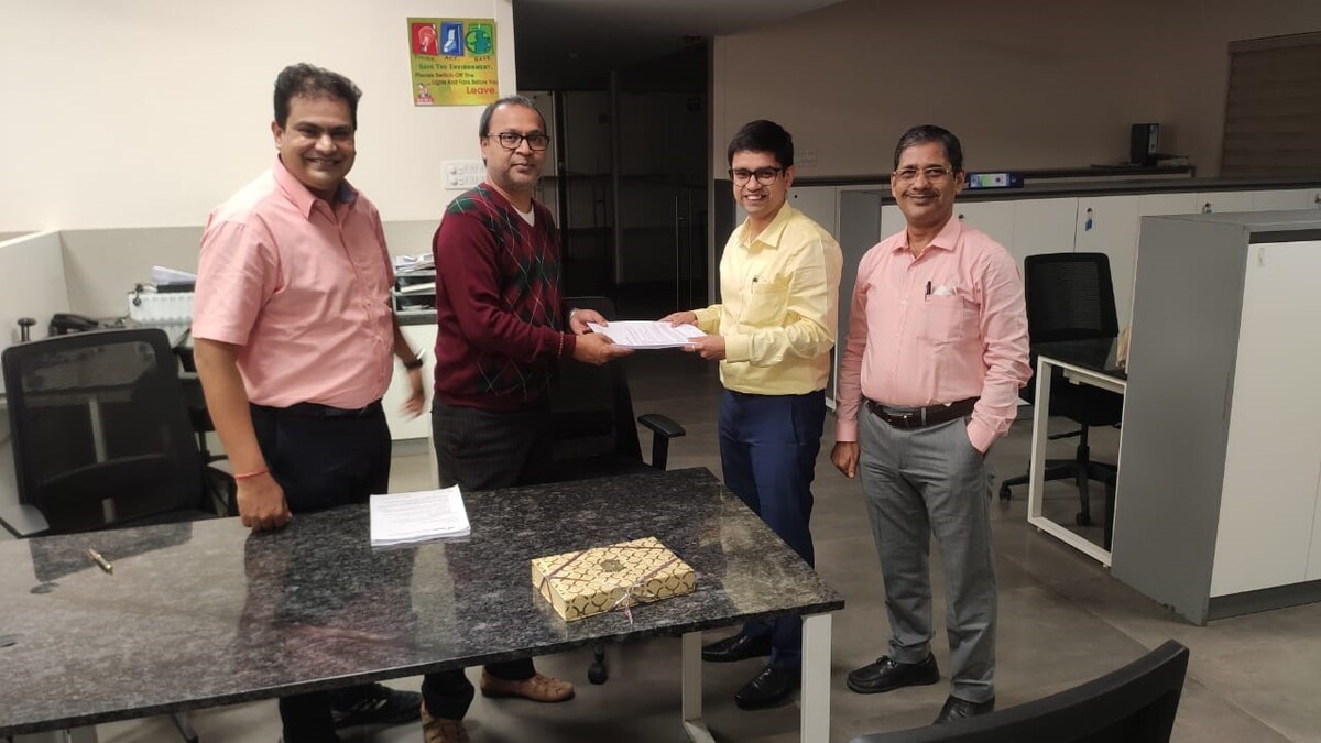 During the contract signing ceremony at B&B Triplewall Containers in Hosur (from left to right): Mr. Manish Bothra (Director B&B Triplewall Containers), Mr. Manish Gupta (Director B&B Triplewall Containers), Mr. Supratim Pan (Sr. Deputy Manager Fiber Systems Voith Paper India), Mr. Ashis Talukdar (Head of Engineering Voith Paper India). During the contract signing ceremony at B&B Triplewall Containers in Hosur (from left to right): Mr. Manish Bothra (Director B&B Triplewall Containers), Mr. Manish Gupta (Director B&B Triplewall Containers), Mr. Supratim Pan (Sr. Deputy Manager Fiber Systems Voith Paper India), Mr. Ashis Talukdar (Head of Engineering Voith Paper India).